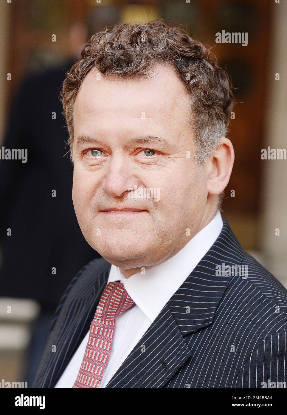Foto del file datata 25/1/2016 dell'ex maggiordomo reale Paul Burrell che ha ricevuto scuse pubbliche e danni sostanziali dall'editore del quotidiano Daily Mirror tramite hacking telefonico e 'invasione della sua privacy'. Burrell, amico e confidante di Diana, Principessa del Galles, ha avviato un'azione legale nei confronti di Mirror Group Newspaper (MGN) dopo essere stato designato da investigatori privati istruiti dall'editore e aver intercettato le sue voicemail. Data di emissione: Martedì 20 dicembre 2022. Foto Stock
