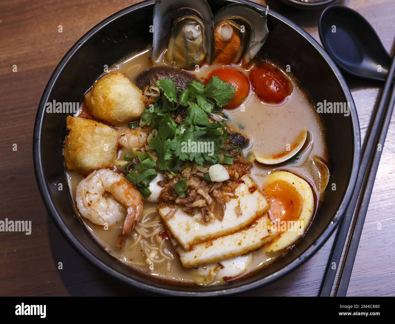 Aragosta Laksa dal Kin Food Halls, Taikoo Place, Quarry Bay. 15JUN22 SCMP / K. Y. CHENG Foto Stock