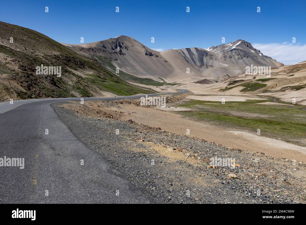 Paesaggio a Paso Pehuenche - attraversando il confine dall'Argentina al Cile durante il viaggio in Sud America Foto Stock