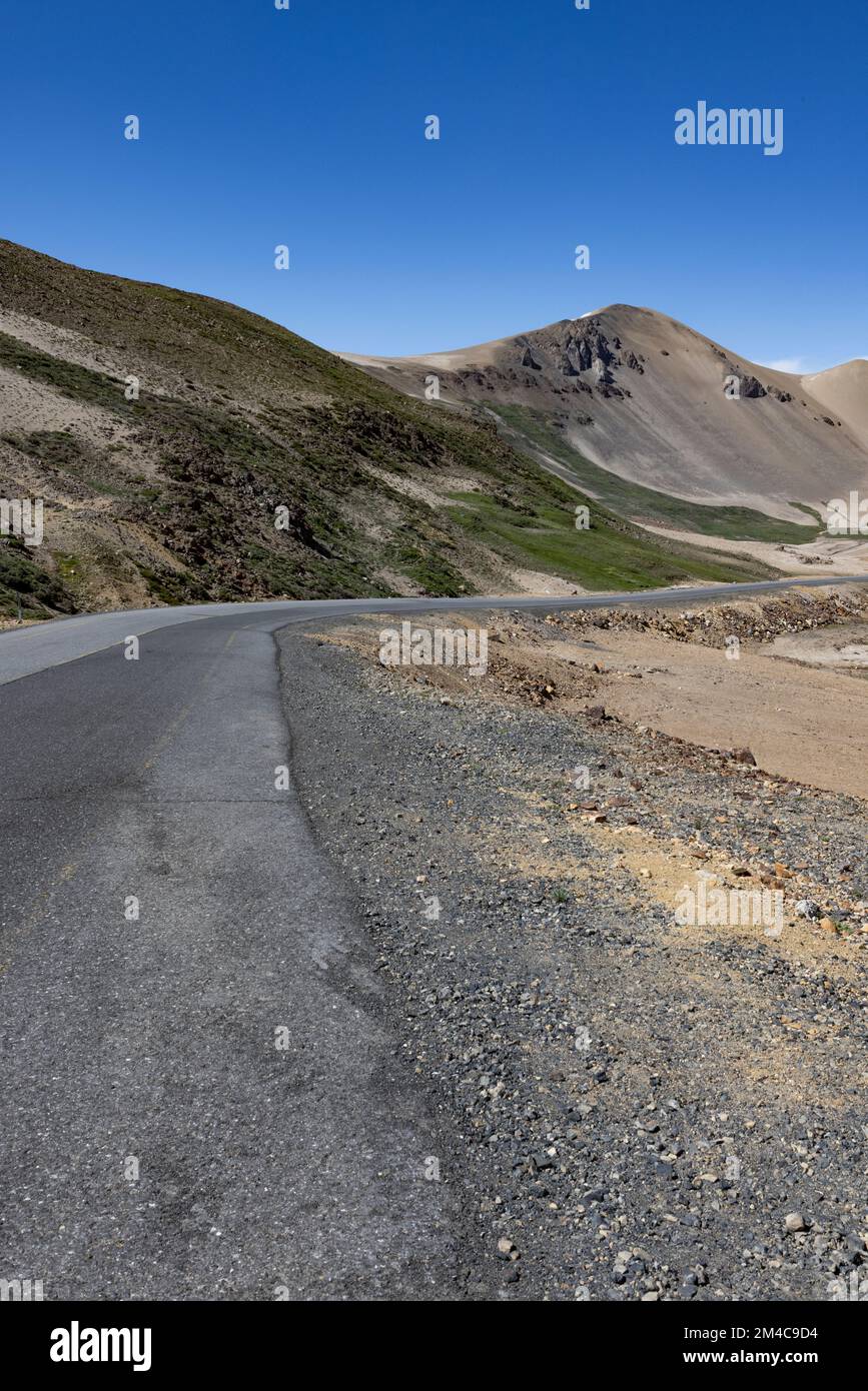 Paesaggio a Paso Pehuenche - attraversando il confine dall'Argentina al Cile durante il viaggio in Sud America Foto Stock