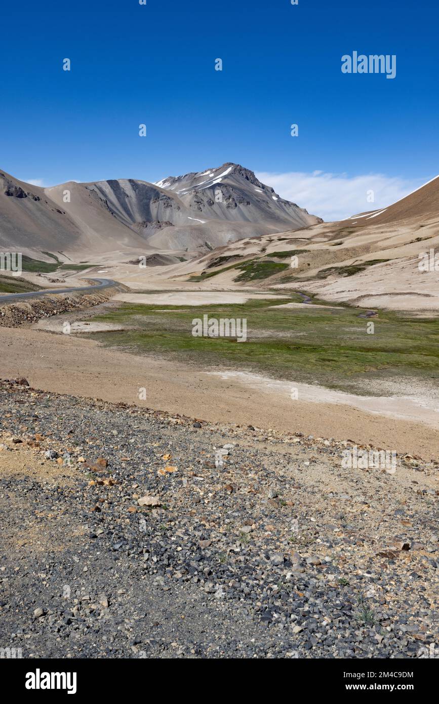 Paesaggio a Paso Pehuenche - attraversando il confine dall'Argentina al Cile durante il viaggio in Sud America Foto Stock