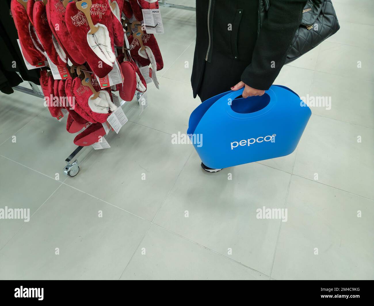 Pepco polacchi negozio internazionale discount catena negozio interno con  abbigliamento in vendita Foto stock - Alamy