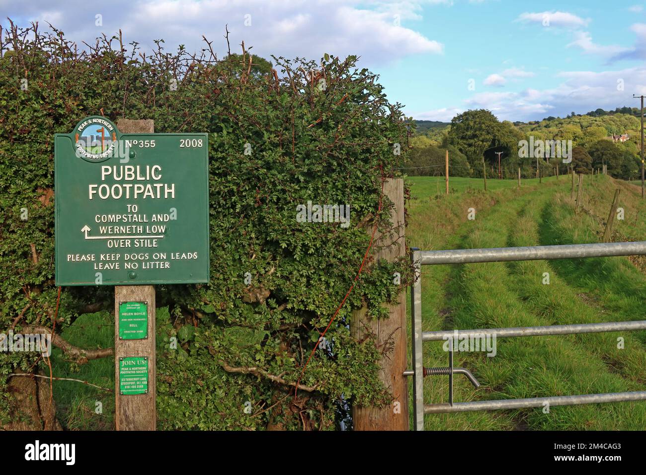 Sentiero pubblico di campagna 355 fino a Compstall e Werneth basso segno, su stile, Marple, Stockport, Inghilterra, REGNO UNITO, SK6 5DT Foto Stock