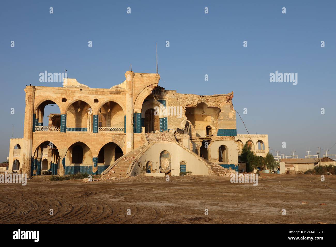 Le rovine del bombardato Palazzo Imperiale a Massawa in Eritrea Foto Stock