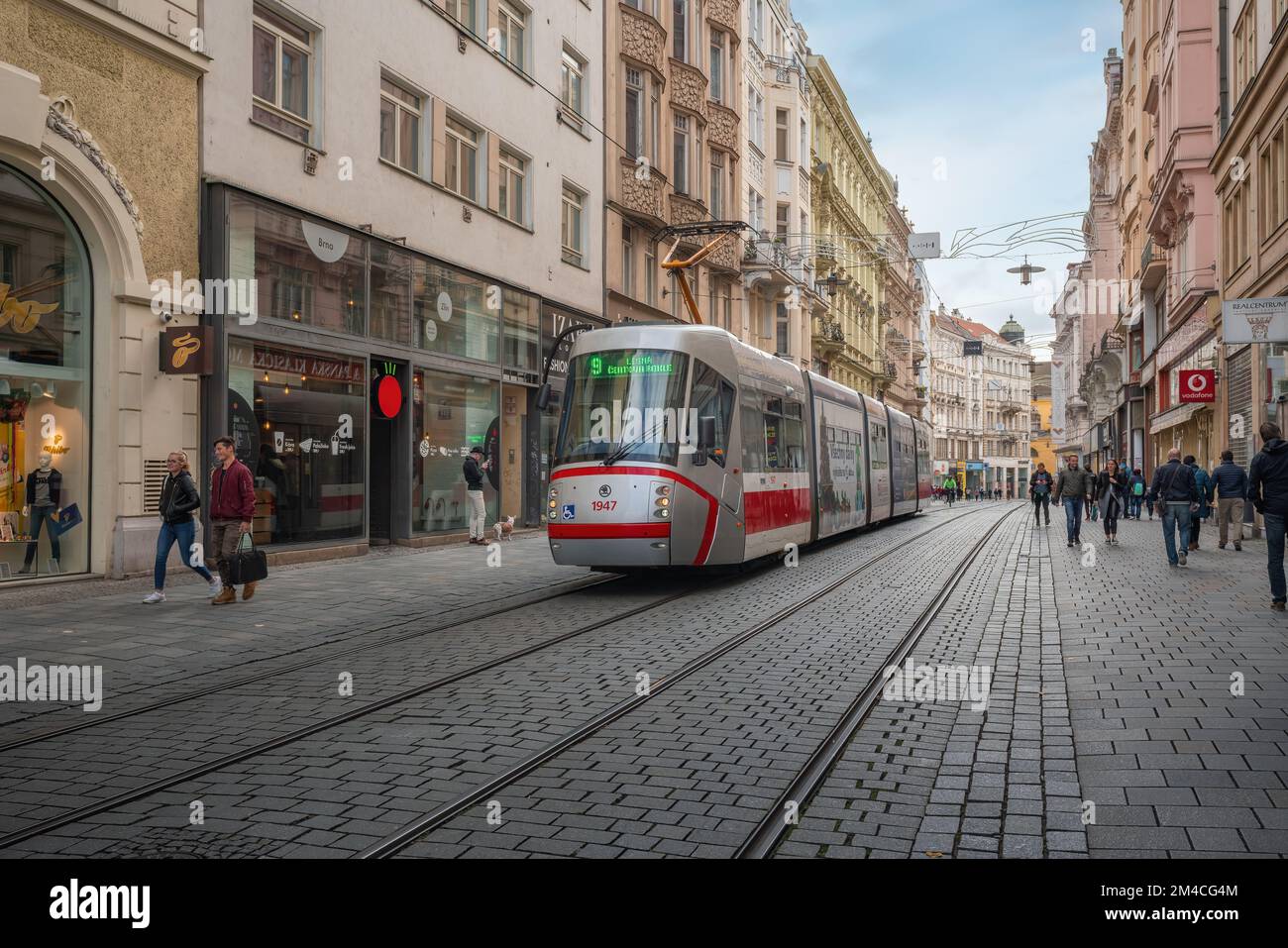 Tram in via Masarykova - Brno, Repubblica Ceca Foto Stock