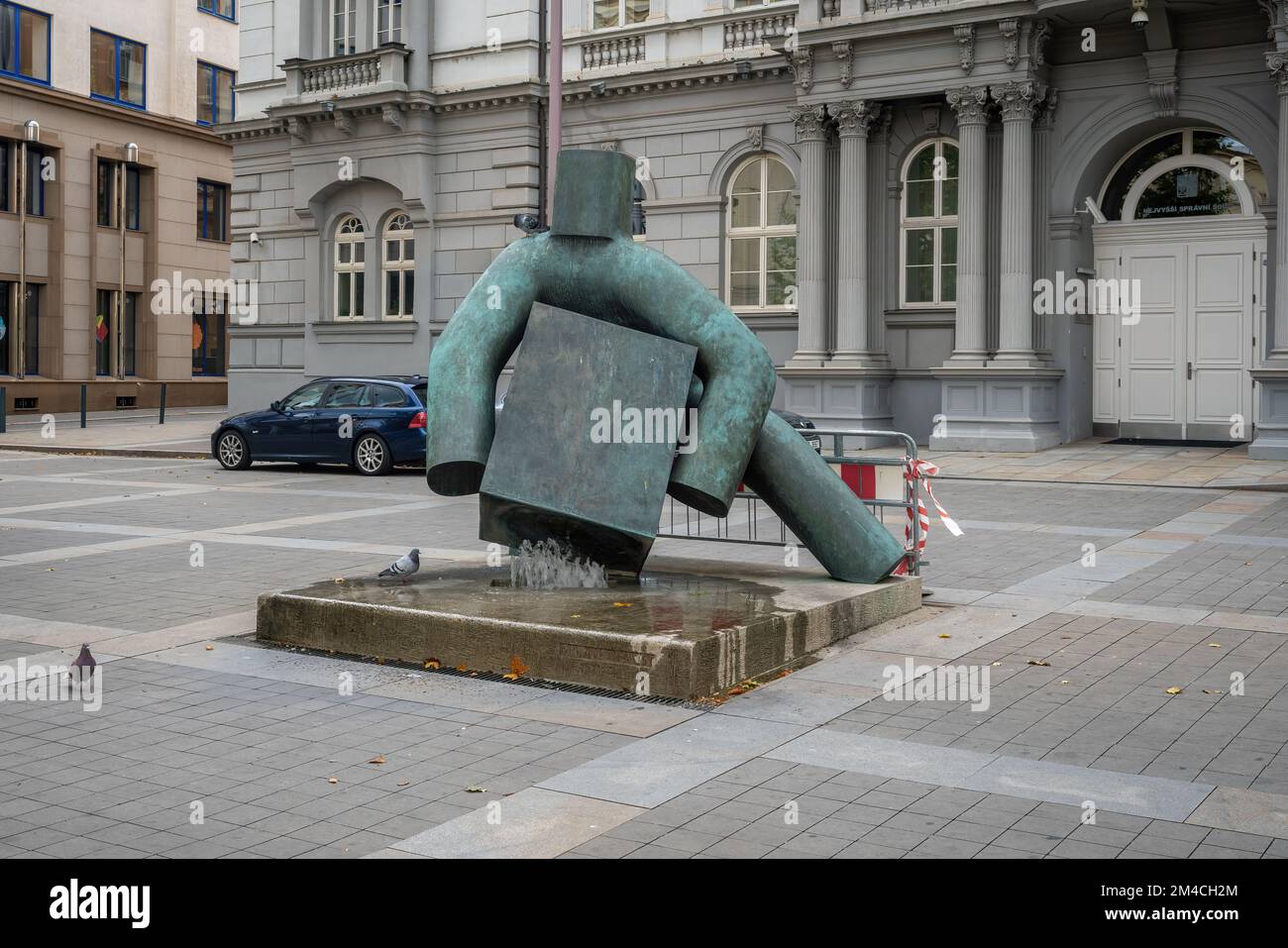 Statua della Giustizia in Piazza Moravia - Brno, Repubblica Ceca Foto Stock