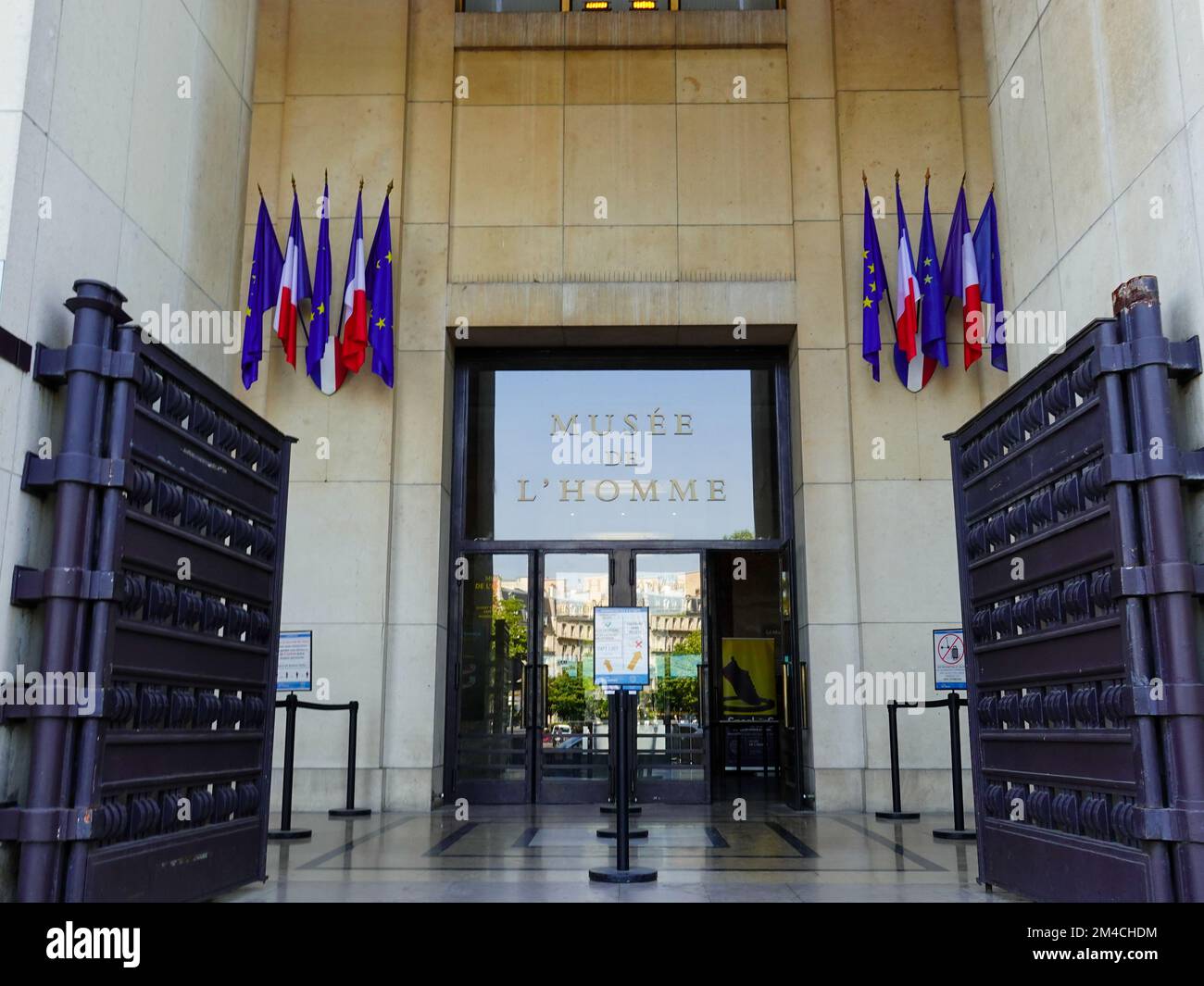 Facciata anteriore del Musée de l'Homme, Museo dell'umanità o Museo dell'umanità, un museo di antropologia a Parigi, Francia. Foto Stock