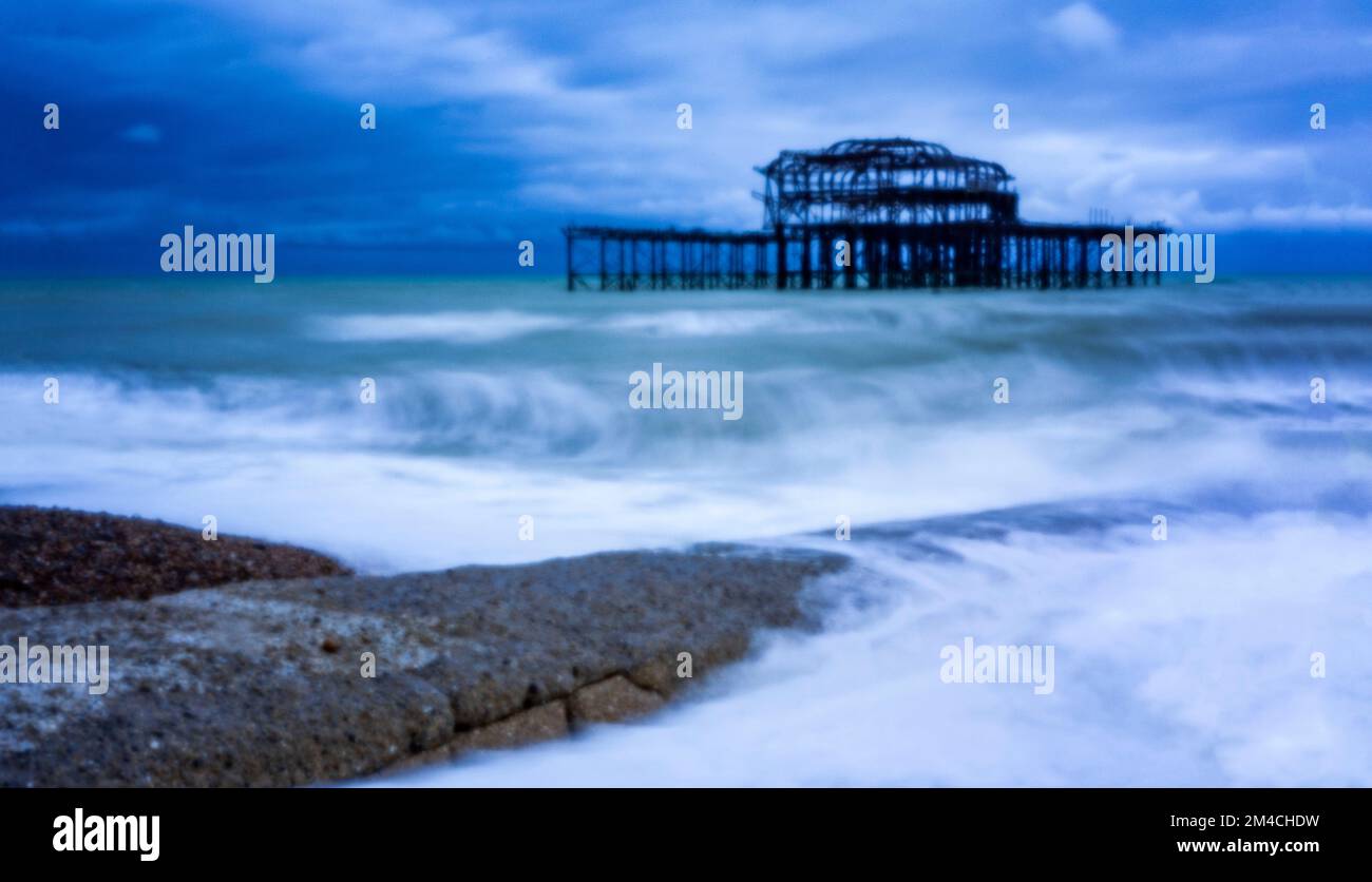 Nuovo, sfida all'età, era digitale, senza apertura di lustre, spiccano, Immagine ad alta risoluzione e pinhole di Brighton Pier, Inghilterra, Regno Unito Foto Stock