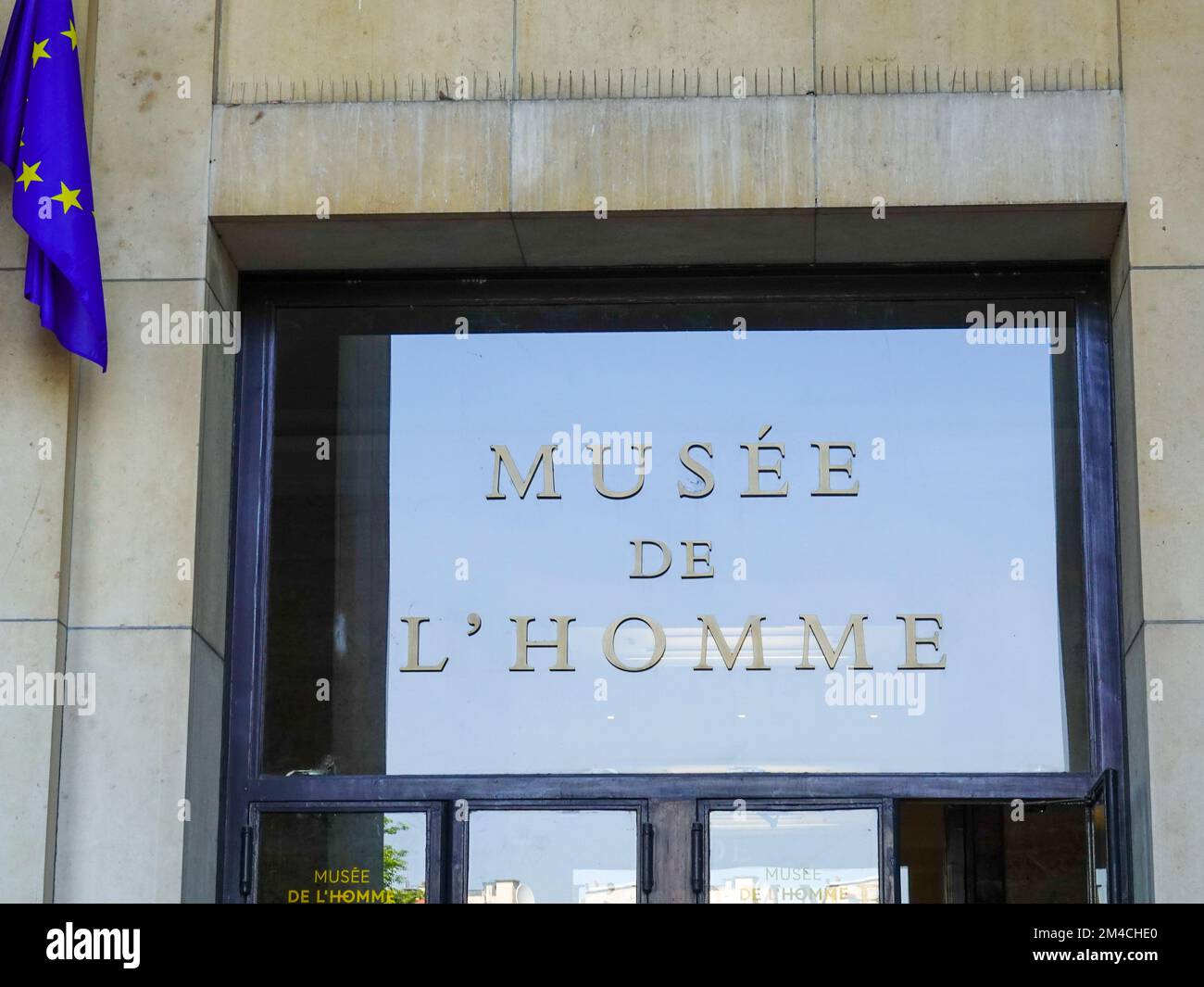 Facciata anteriore del Musée de l'Homme, Museo dell'umanità o Museo dell'umanità, un museo di antropologia a Parigi, Francia. Foto Stock