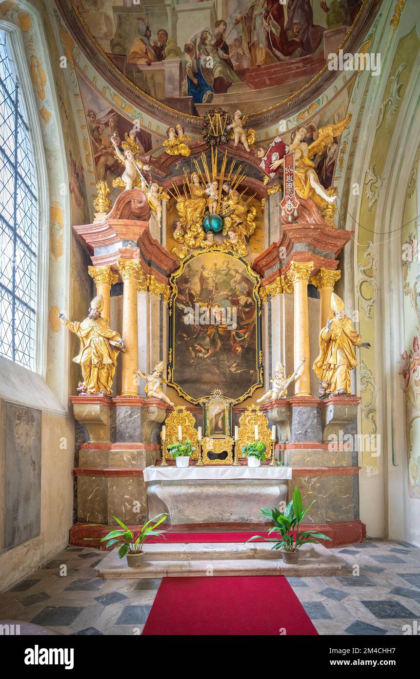 Pala d'altare laterale all'interno della Cattedrale di Sedlec - Kutna Hora, Repubblica Ceca Foto Stock