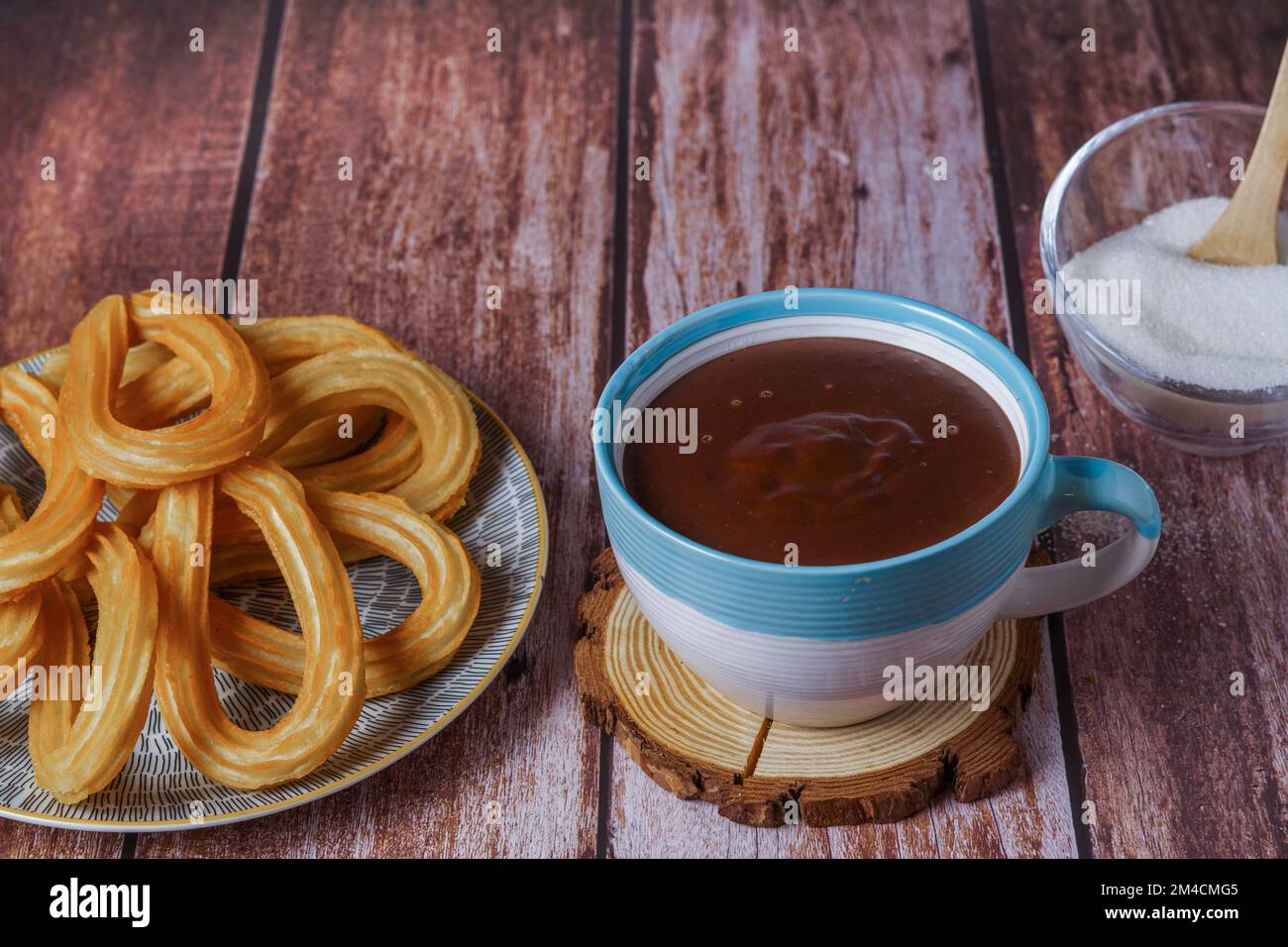 Cioccolata calda con churros tipica colazione spagnola Foto Stock