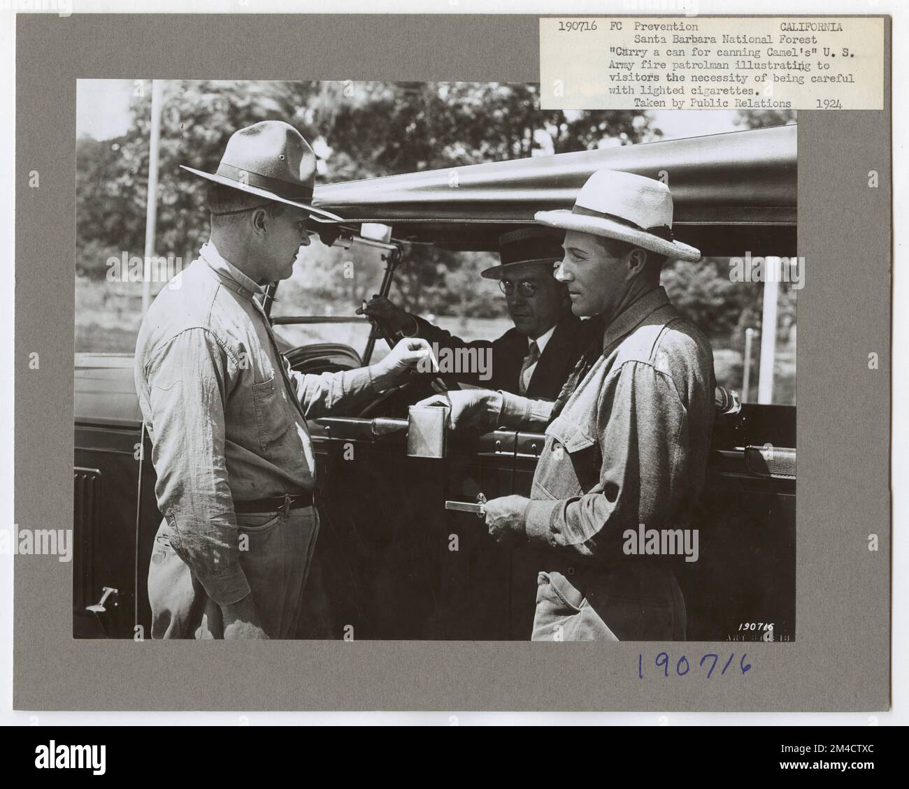 Estinguere fuochi e sigarette - tutti gli stati. Fotografie relative alle foreste nazionali, alle pratiche di gestione delle risorse, al personale e alla storia culturale ed economica Foto Stock