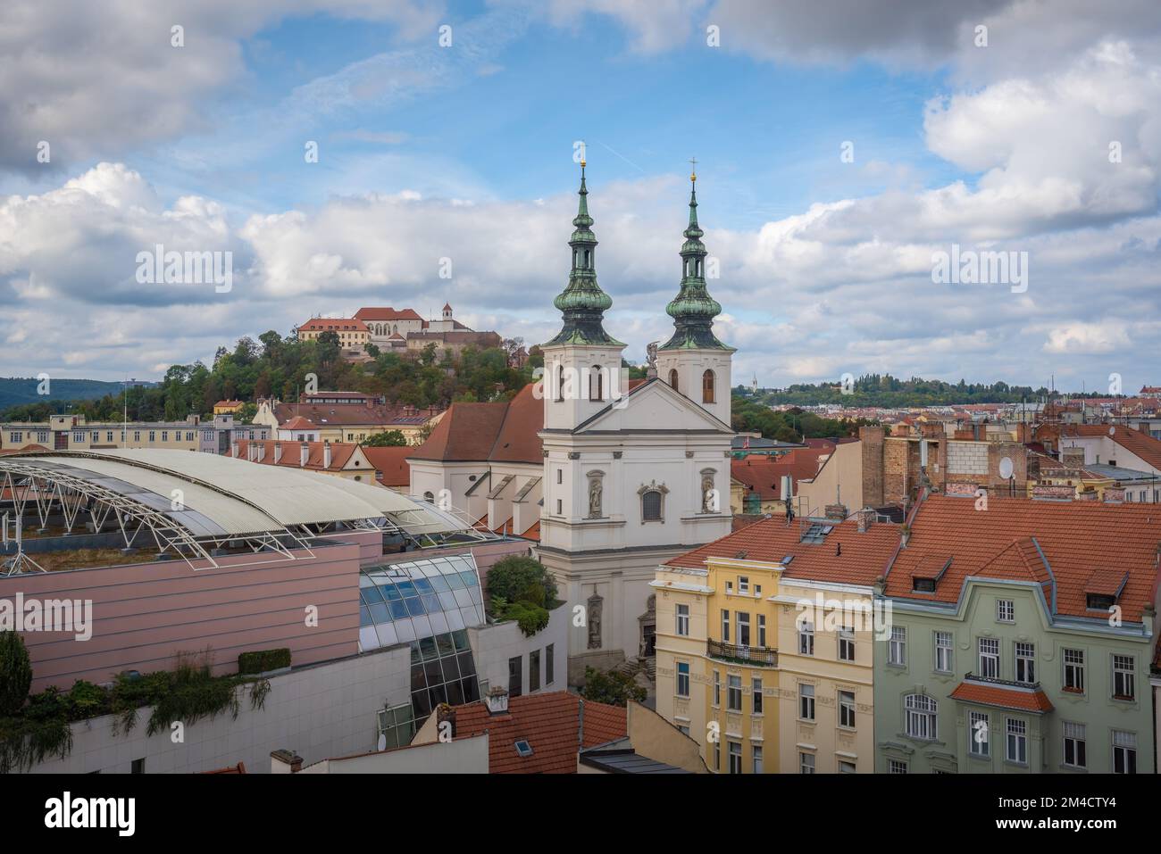 Veduta aerea di Brno con Castello Spilberk e San Chiesa di Michael - Brno, Repubblica Ceca Foto Stock