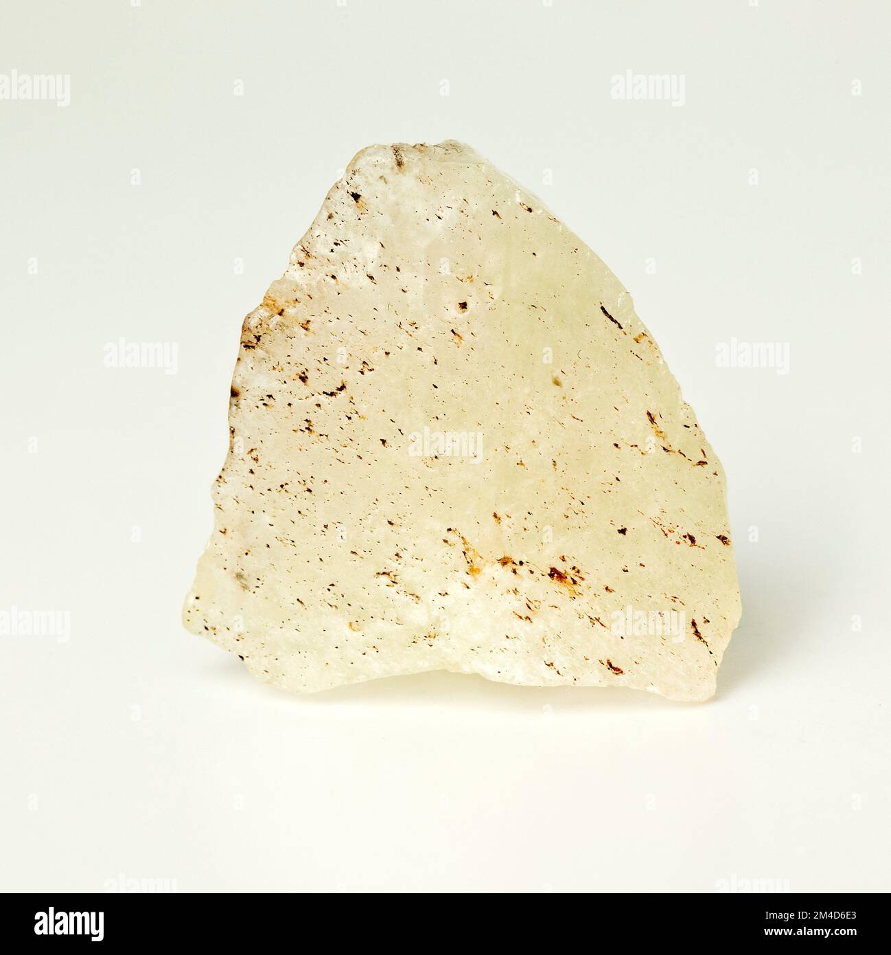 Macro primo piano a colori fotografia di 'dati Libyan Gold' una gemma cristallo semi-preziosa utilizzata nella terapia di guarigione dei cristalli, nomi minerali Meteoric Sil Foto Stock
