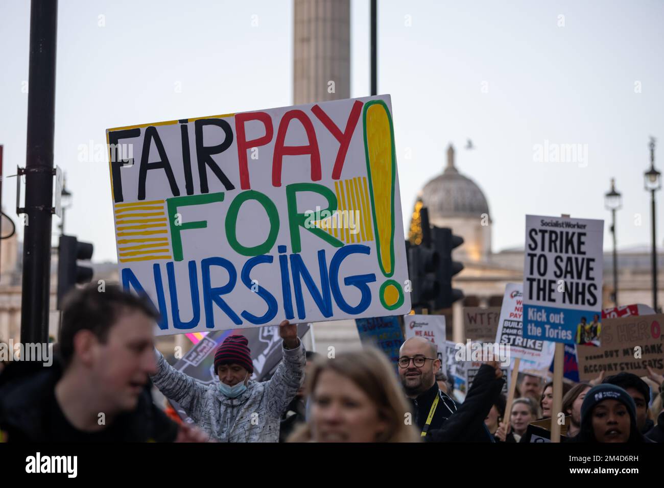 Londra, Regno Unito. 20th Dec, 2022. Una piccola marcia da NHS infermieri a Downing Street, come parte del NHS infermieri pagare disputa credito: Ian Davidson / Alamy Live News Foto Stock