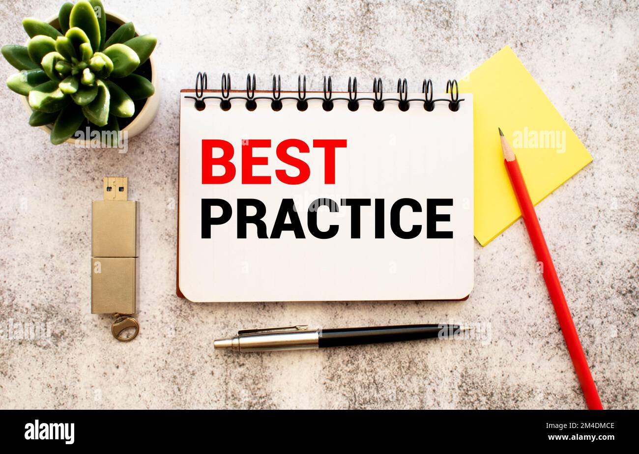 Testo DELLE BEST PRACTICE scritto su un notebook. Foto Stock