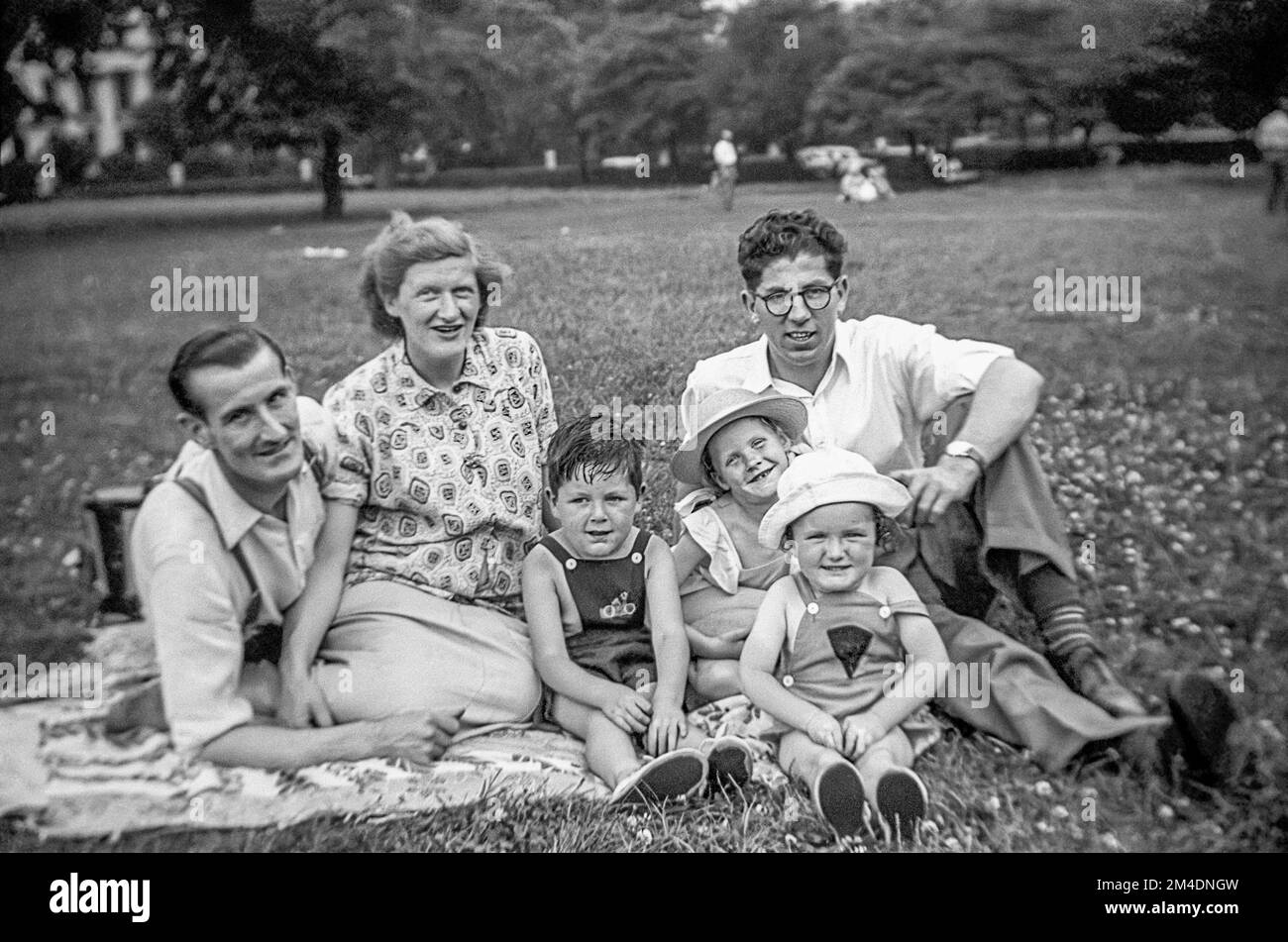 Una famiglia nel parco. Foto Stock