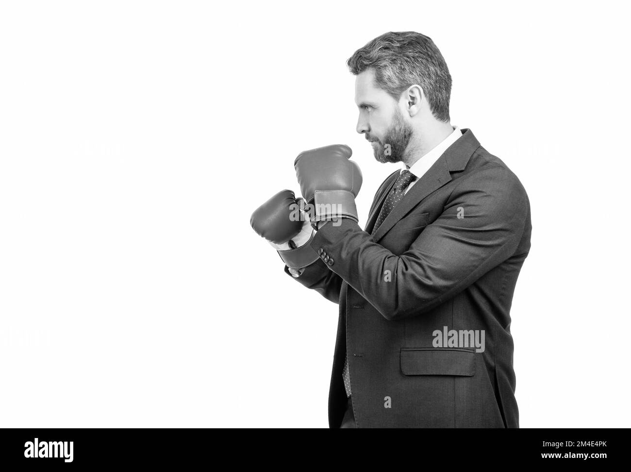 Combatto perché posso. Uomo d'affari pronto a combattere. Uomo professionista in posizione boxe Foto Stock