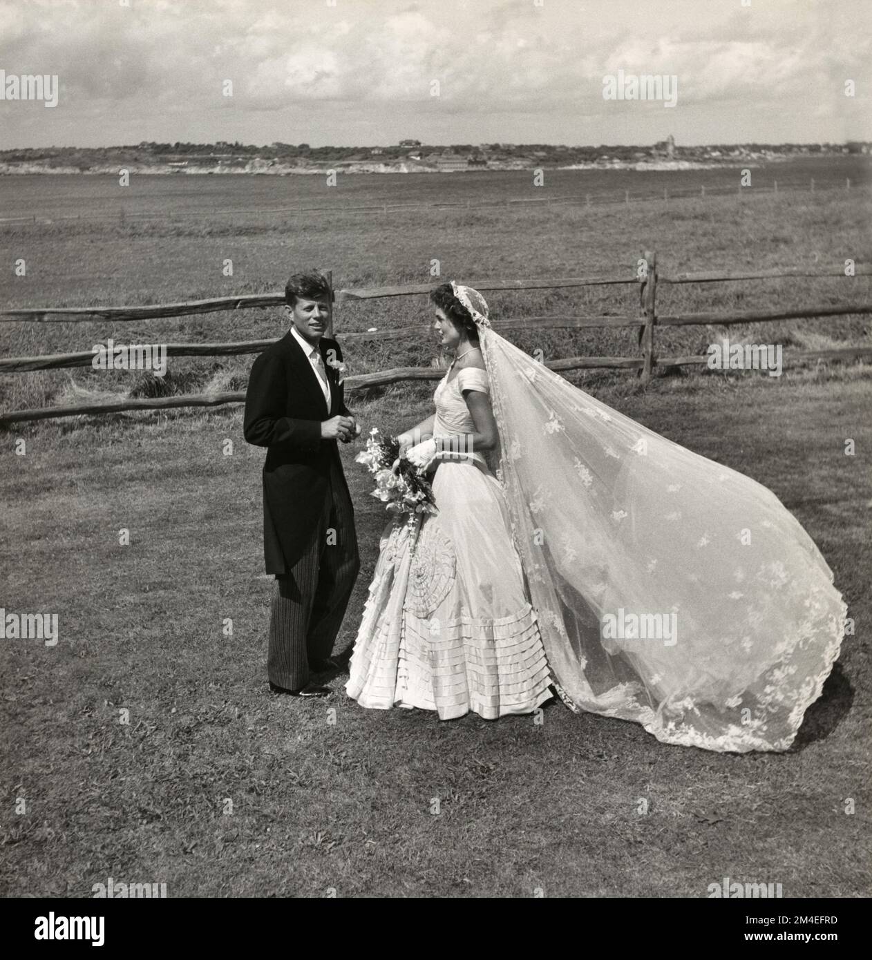 Il Senatore John F. Kennedy e Jacqueline Kennedy il giorno del loro matrimonio, 12 settembre 1953 Foto Stock