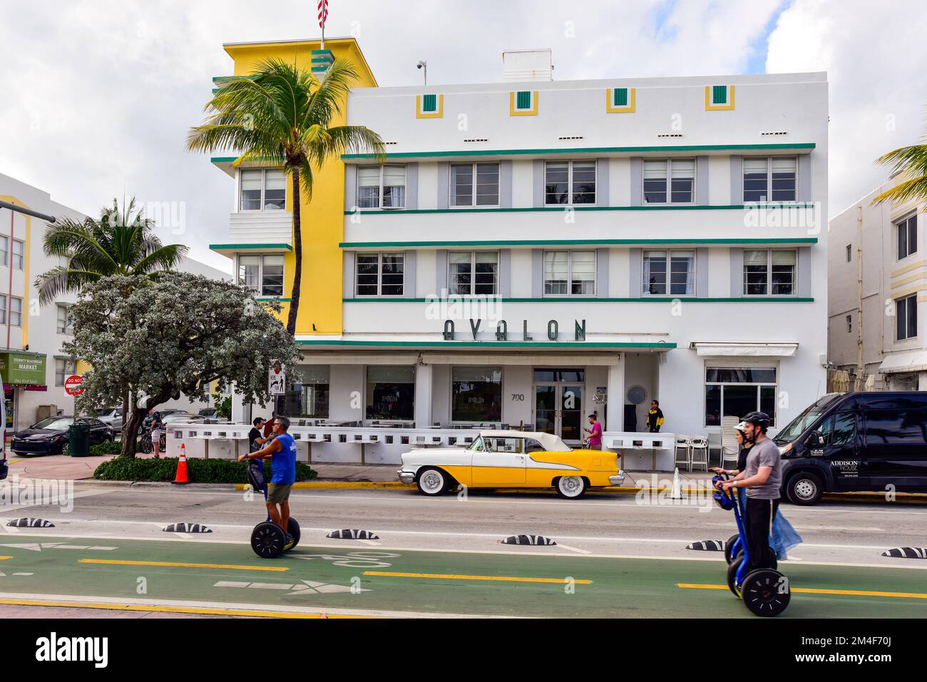 Street scene di fronte all'Avalon Hotel, nello storico quartiere Art Deco a South Beach, Miami Foto Stock