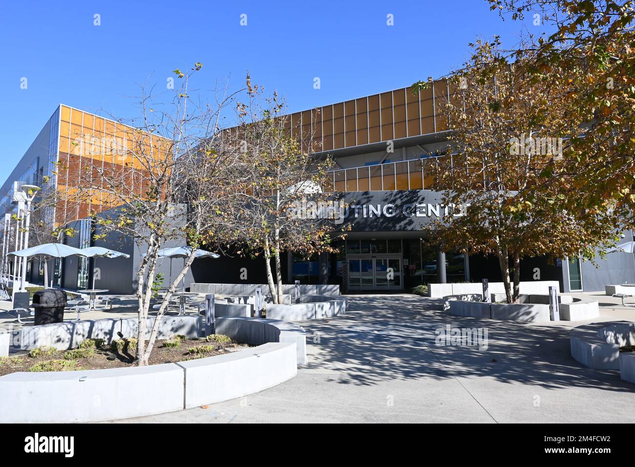 COSTA MESA, CALIFORNIA - 19 DEC 2022: Centro di calcolo sul campus dell'Orange Coast College, OCC. Foto Stock