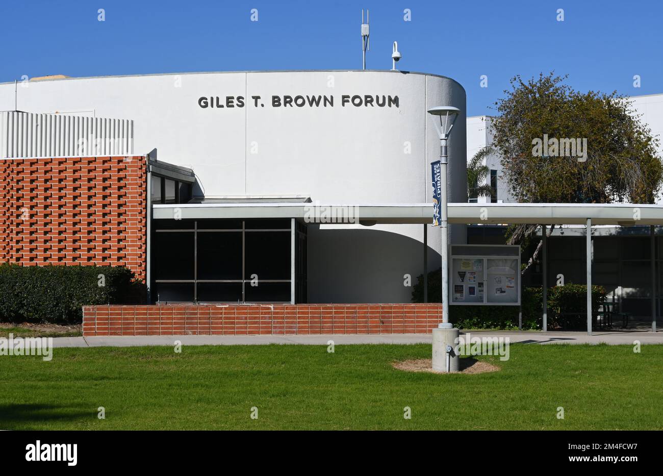 COSTA MESA, CALIFORNIA - 19 DEC 2022: Giles Brown Forum sul campus dell'Orange Coast College, OCC. Foto Stock