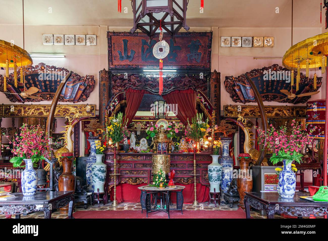 Interno del tempio Tran Hung Dao, Saigon, Vietnam Foto Stock