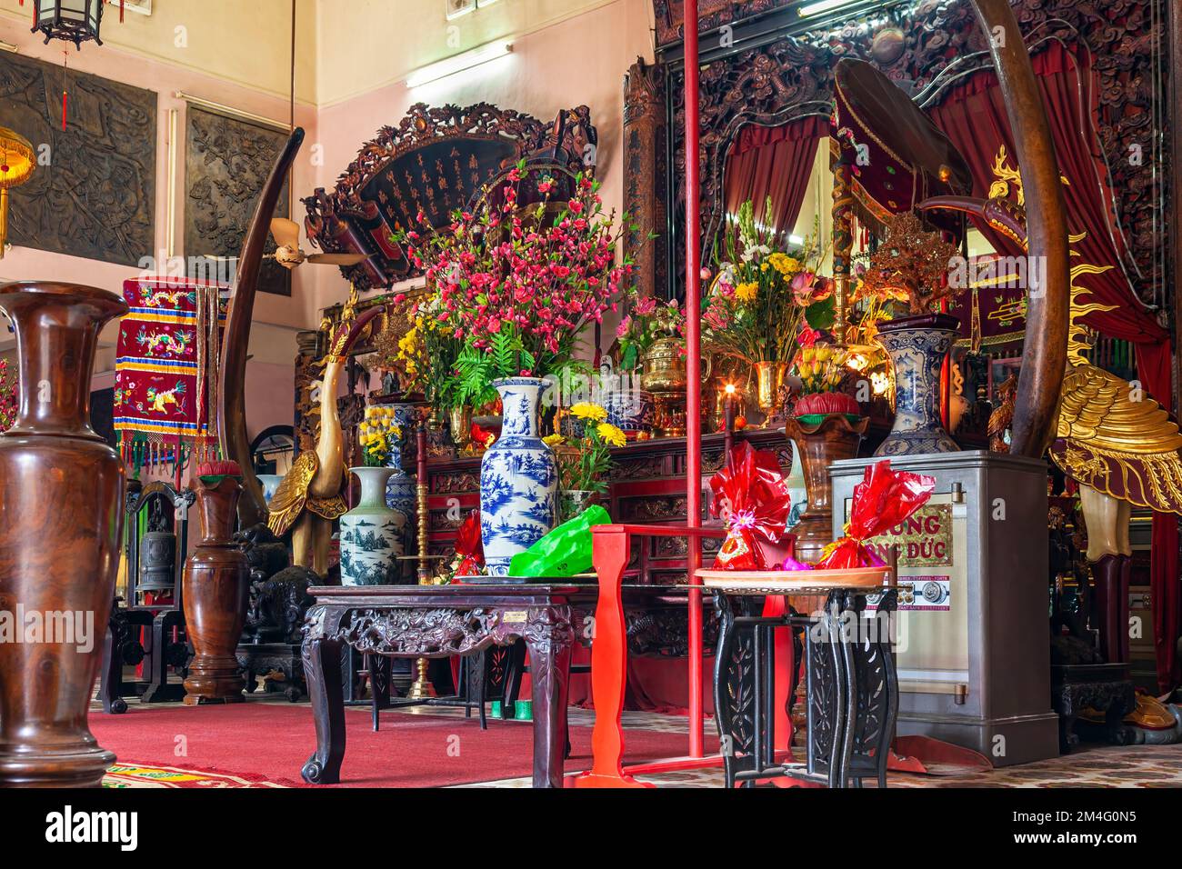 Interno del tempio Tran Hung Dao, Saigon, Vietnam Foto Stock