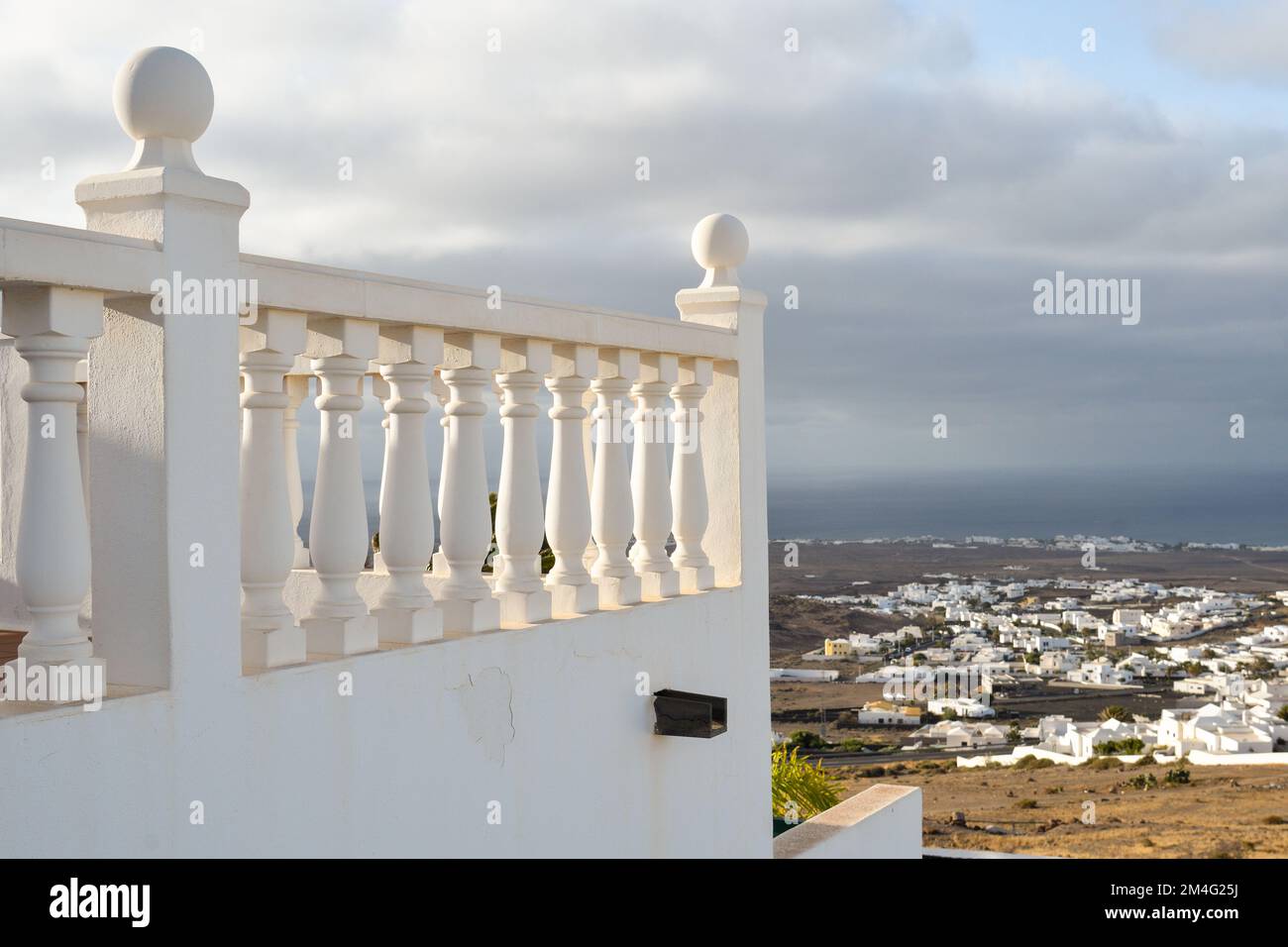 Dalla terrazza con Playa del Carmen di fronte, a Lanzarote Foto Stock