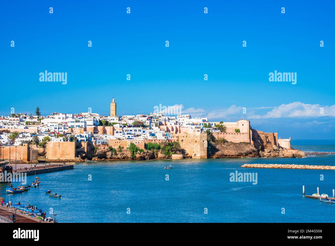 Vista panoramica della capitale del Marocco di Rabat. Kasbah des Oudayas e il fiume Bouregreg Foto Stock