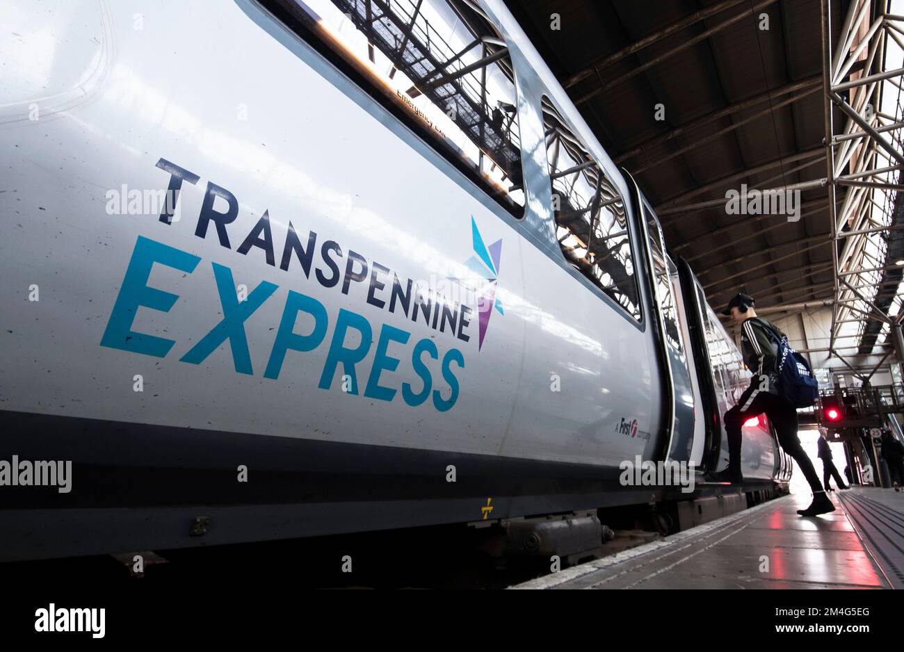 Foto del file datata 30/4/2019 di un treno TransPennine Express. L'operatore del treno ha emesso un avviso di "non viaggiare" per mercoledì, in quanto un "problema di sistema" sta causando gravi interruzioni dei servizi. La società di proprietà di FirstGroup, che gestisce treni in tutto il nord dell'Inghilterra e in Scozia, ha subito problemi per diversi mesi a causa di problemi di personale. Data di emissione: Mercoledì 21 dicembre 2022. Foto Stock