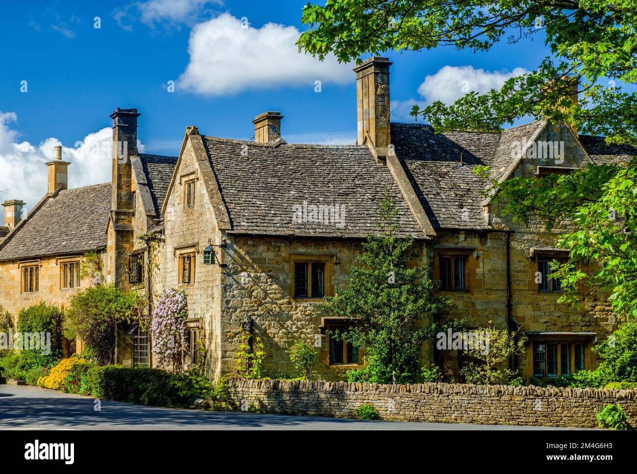 Il pittoresco villaggio di Stanton nascosto sotto le colline Cotswold nel Gloucestershire Foto Stock