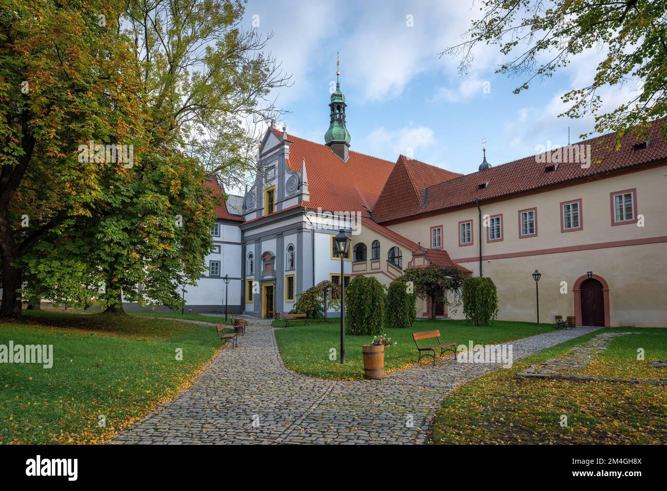 Monastero minorita e Chiesa del Corpus Cristi - Cesky Krumlov, Repubblica Ceca Foto Stock