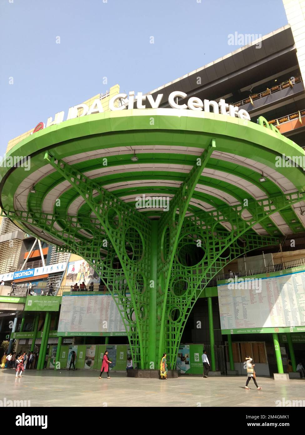 Gurgaon, India - il centro di HUDA è una stazione della linea gialla della metropolitana di Delhi. Foto Stock