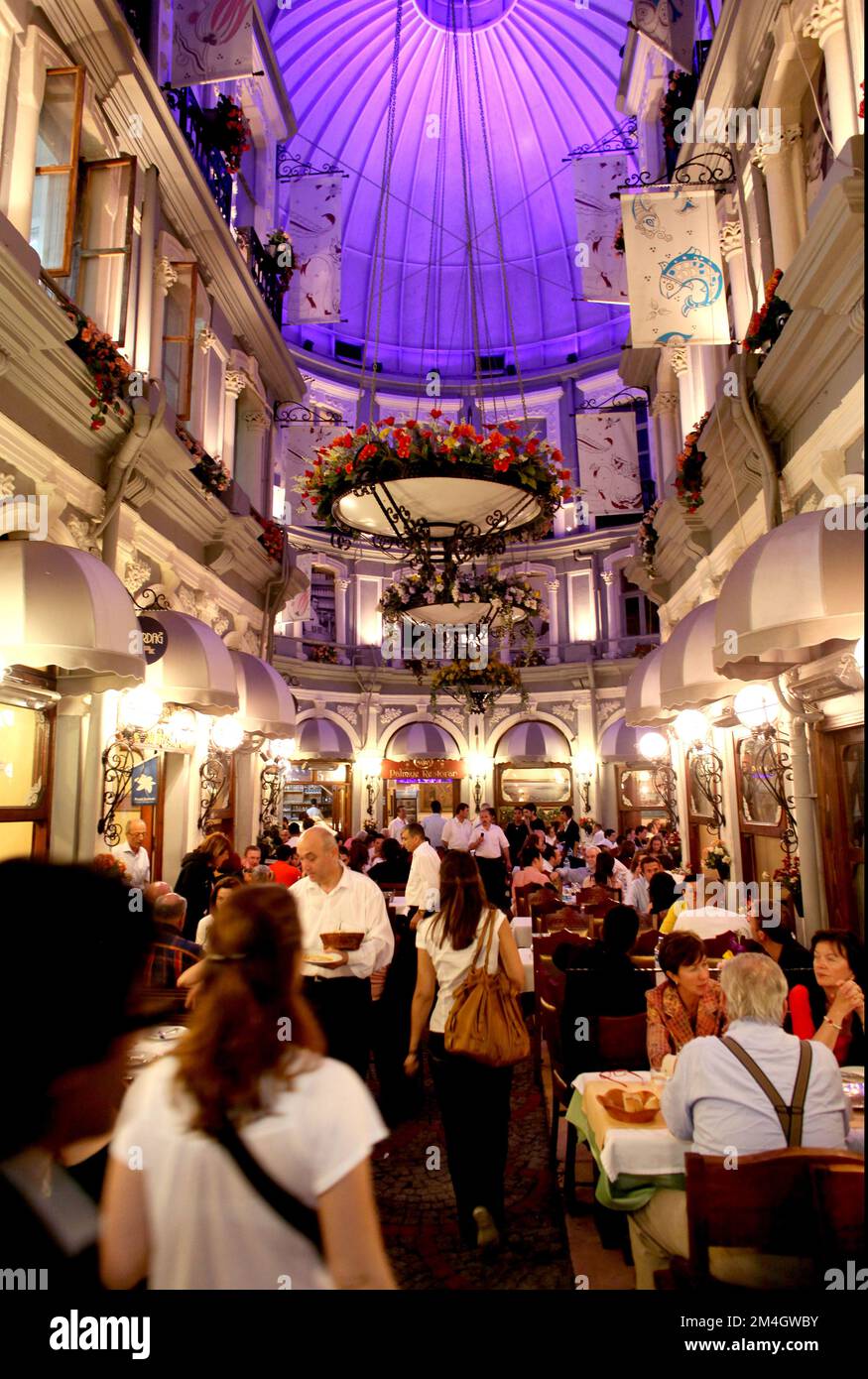 Ristorante interno Flower Passage nel quartiere Beyoglu di Istanbul - Turkey vvvvbvanbree fotografie Foto Stock