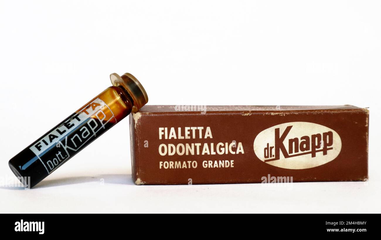 Fiala dentale vintage 1960s Dr. KNAPP medicina per il trattamento locale del dolore dentale. LA FAR – Milano (Italia) Foto Stock