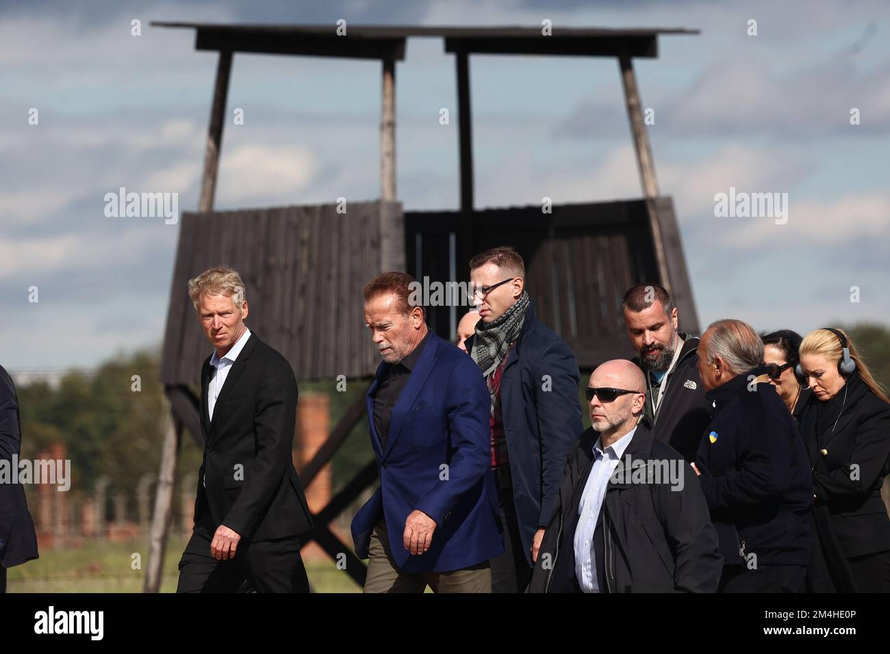Brzezinka, Polonia. Settembre 28, 2022. Arnold Schwarzenegger durante la sua visita nel campo di concentramento di Auschwitz II-Birkenau. Foto Stock