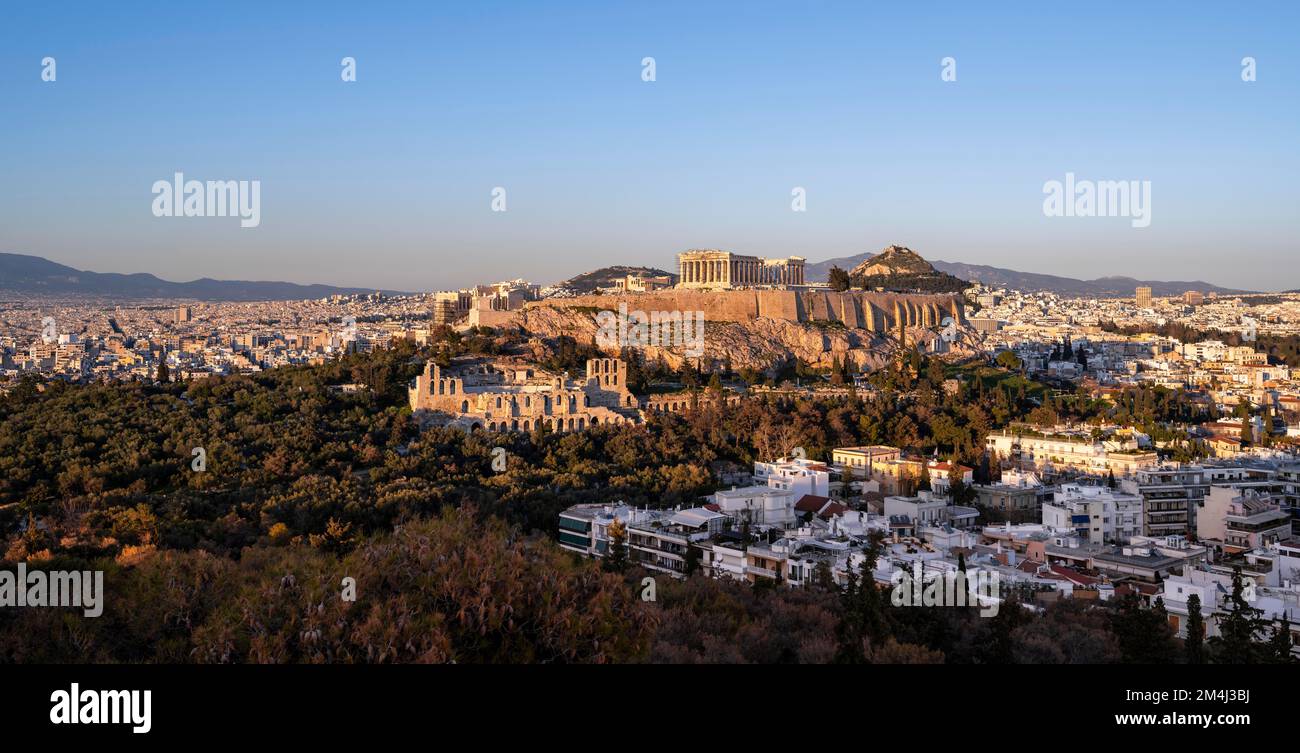 Tempio del Partenone, antico punto di riferimento turistico sull'Acropoli di Atene, tramonto, Atene, Grecia Foto Stock