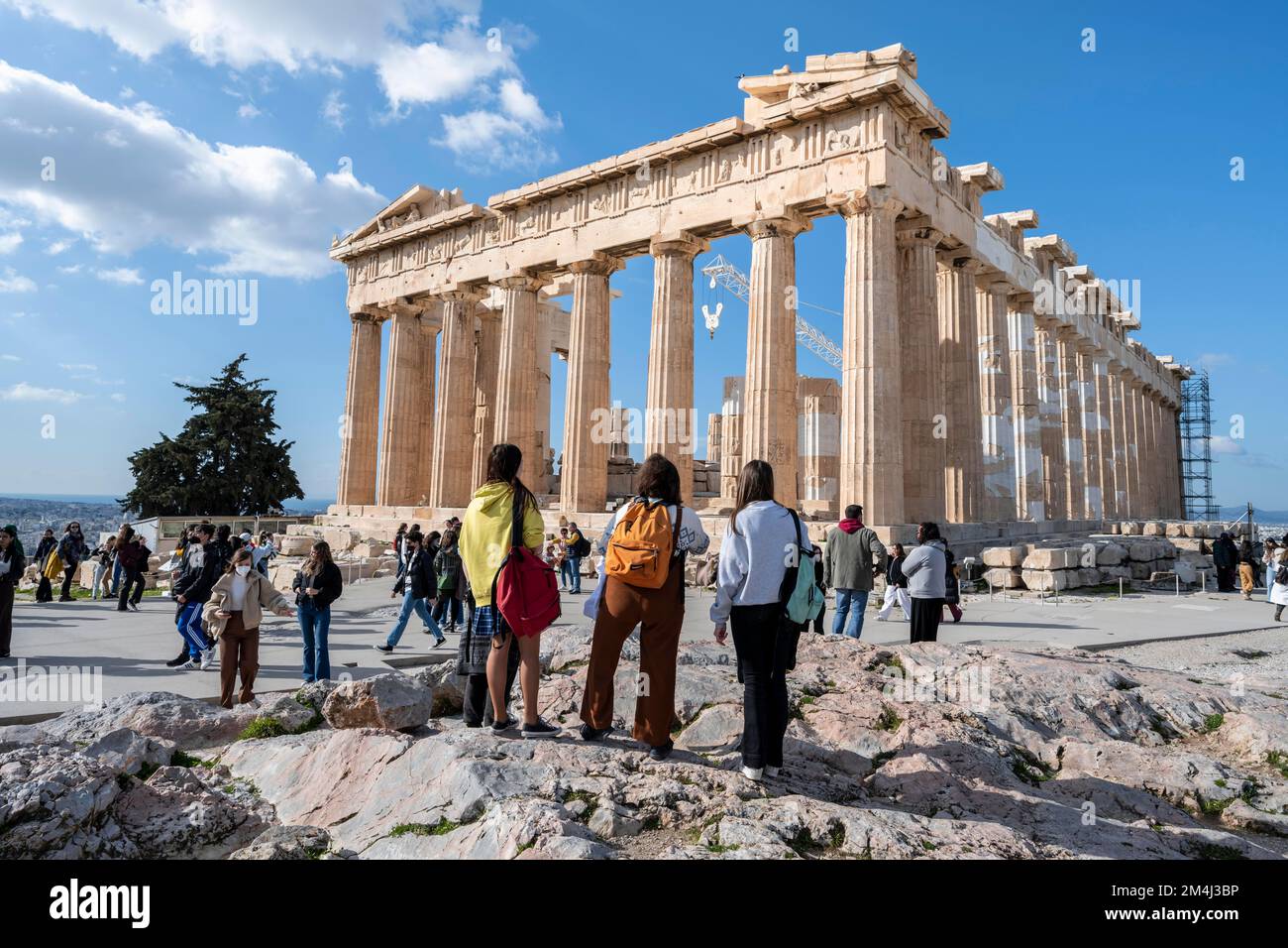 Turisti di fronte al Tempio del Partenone, Acropoli, Atene, Grecia Foto Stock