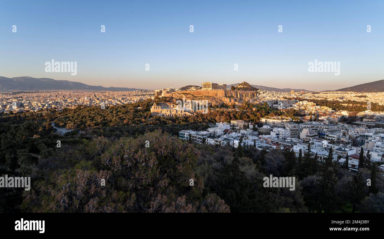 Tempio del Partenone, antico punto di riferimento turistico sull'Acropoli di Atene, tramonto, Atene, Grecia Foto Stock