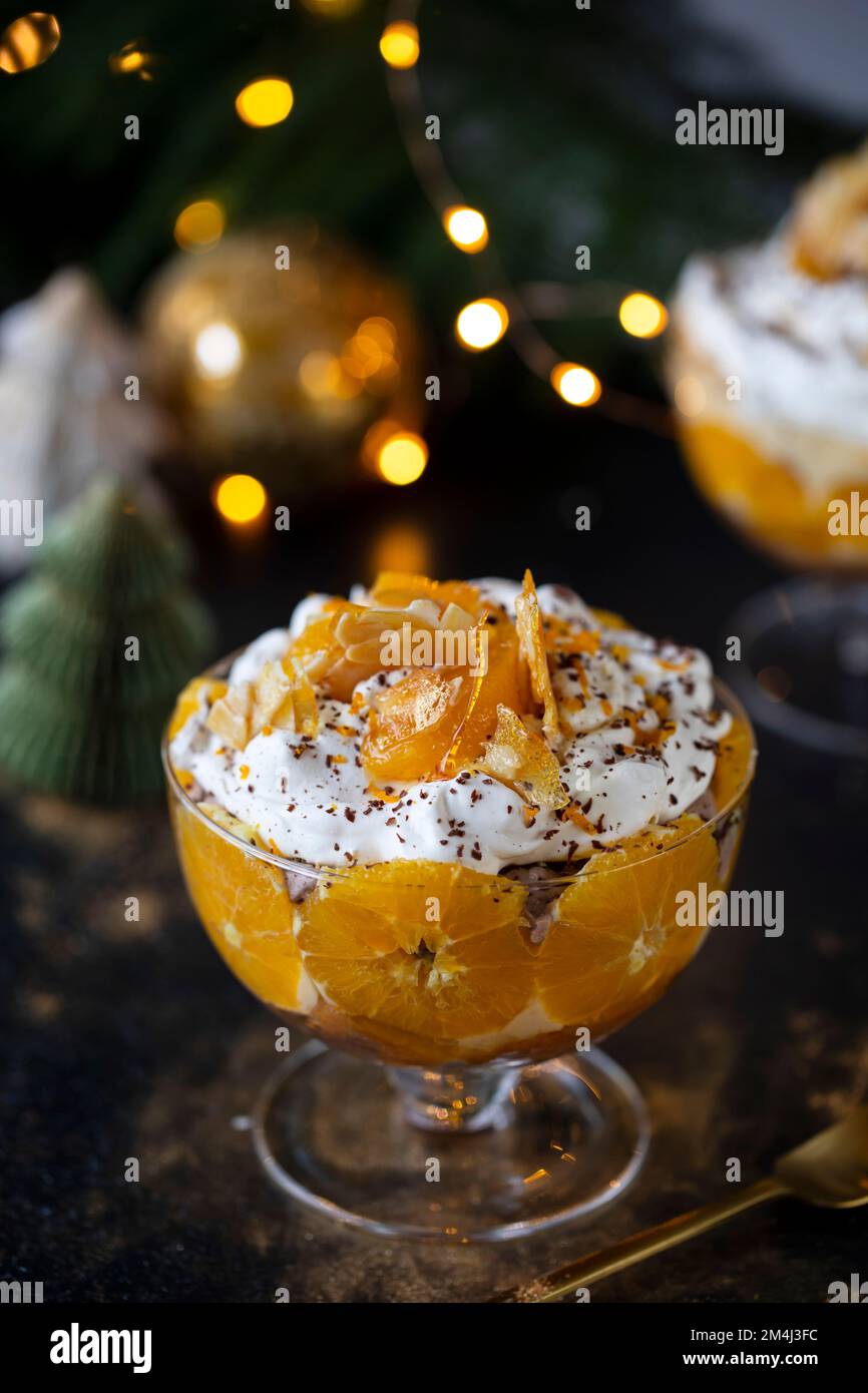 Trifle natalizio con arancia e crema Foto Stock