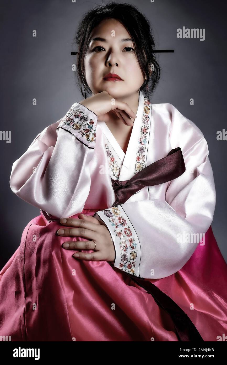 Donna in costume tradizionale coreano, donna coreana in hanbok, Corea Foto Stock