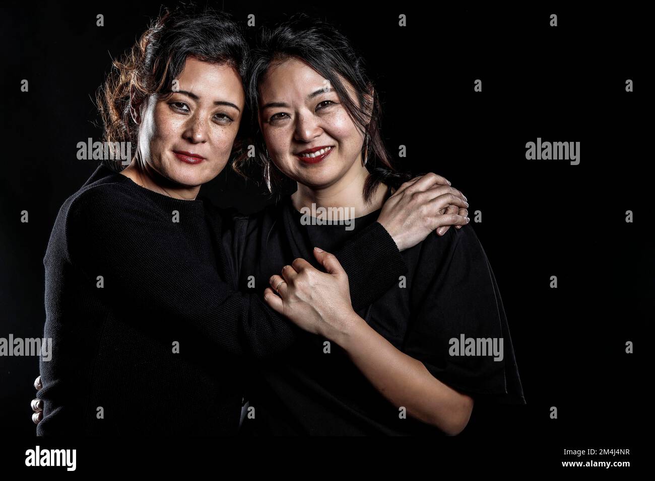 Due donne asiatiche, sorelle, fratelli coreani Foto Stock