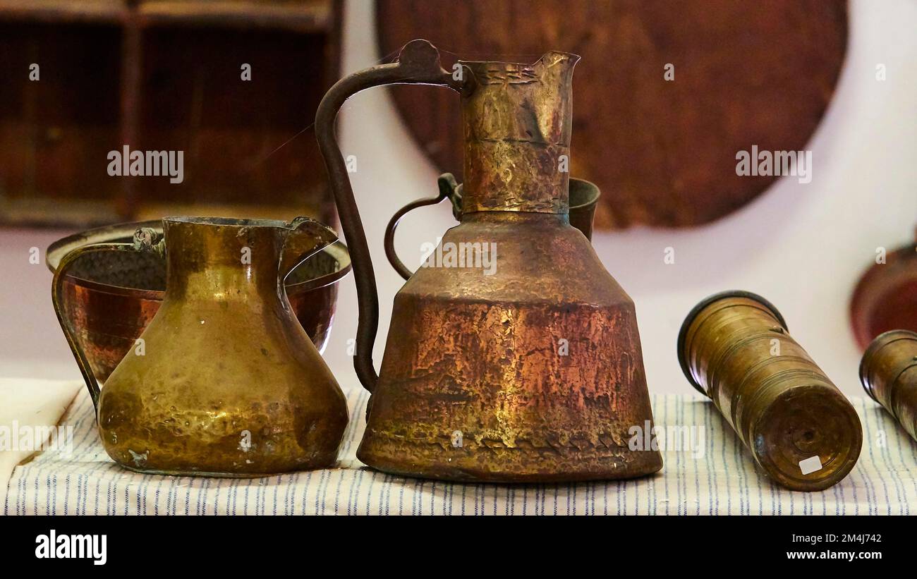 Museo del folklore, Museo Archeologico, navi in rame, Città principale Vathi, Isola di Ithaca, Isole IONIE, Grecia Foto Stock