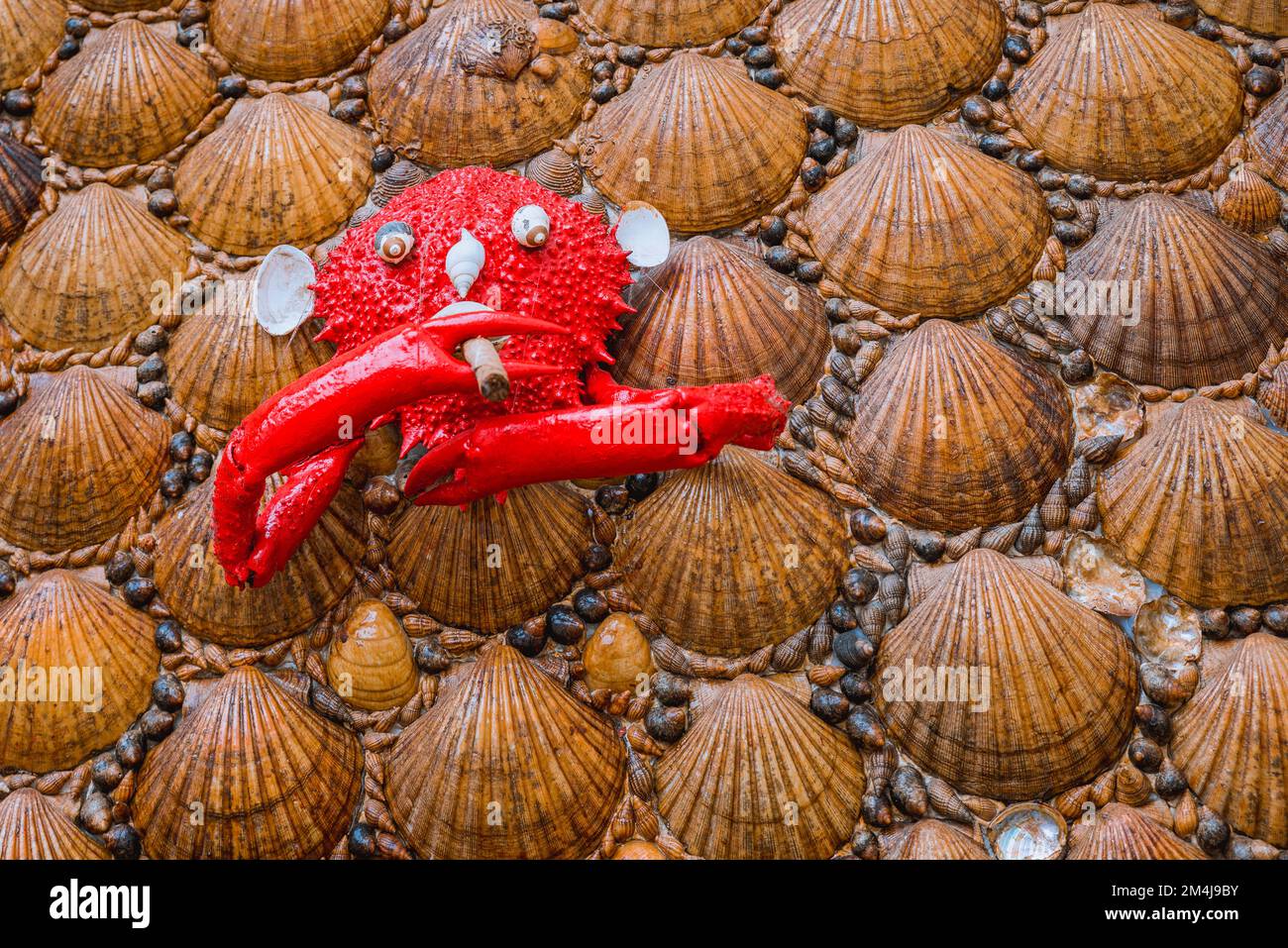Casa de las Conchas - la casa di Shell, nel quartiere di San Roque, è una casa con una facciata completamente coperta di conchiglie di forme diverse. Tazon Foto Stock