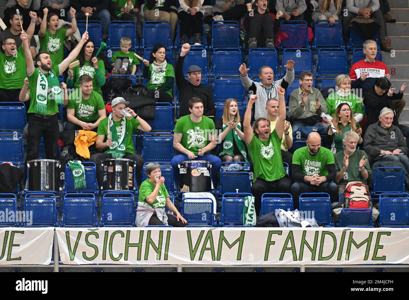 Brno, Repubblica Ceca. 21st Dec, 2022. Tifosi di Brno durante la partita femminile di pallavolo CEV Cup KP Brno vs PAOK Salonicco a Brno, Repubblica Ceca, 21 dicembre 2022. Credit: Vaclav Salek/CTK Photo/Alamy Live News Foto Stock