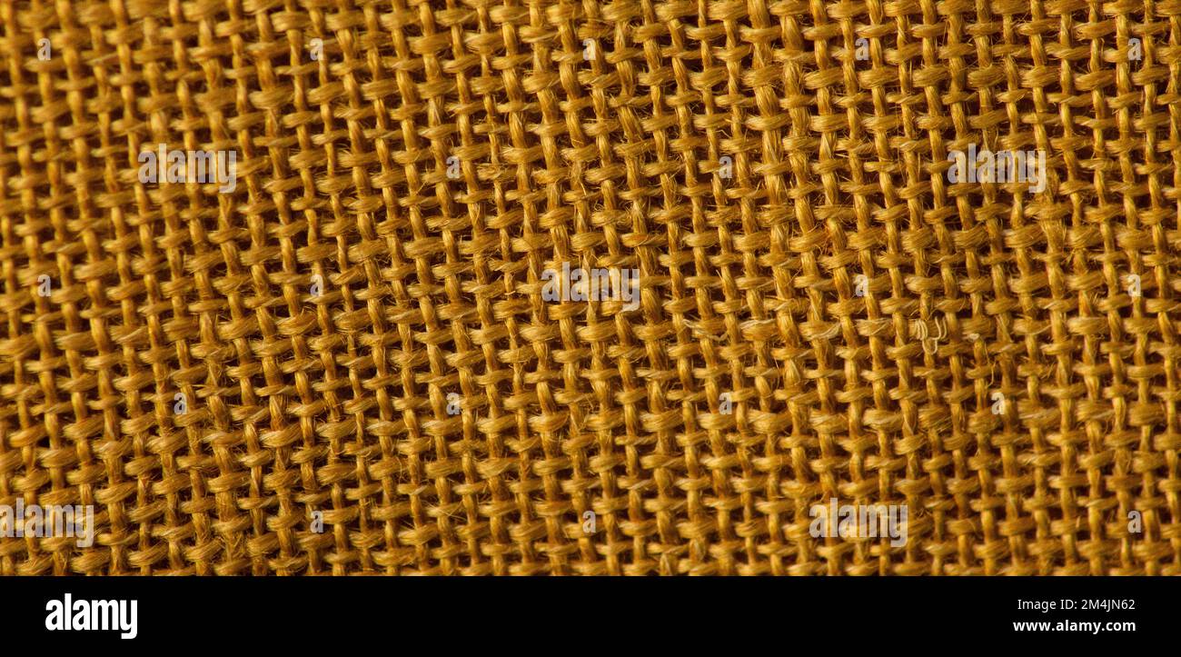 tessitura di un pezzo di sacco di iuta. materiale naturale. filo di iuta intrecciato. Foto Stock
