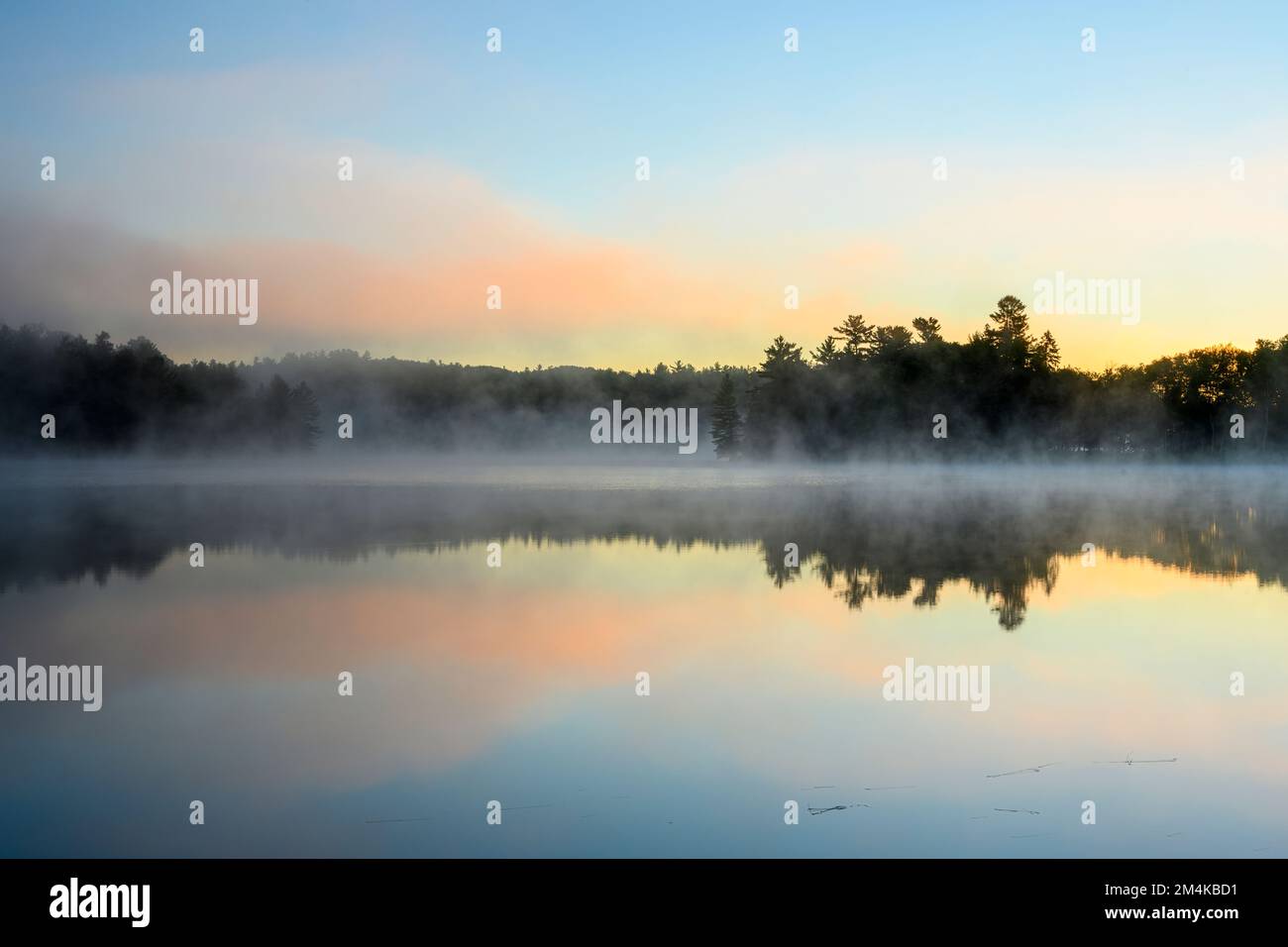 George Lake at Dawn, Killarney Provincial Park, Ontario, Canada Foto Stock