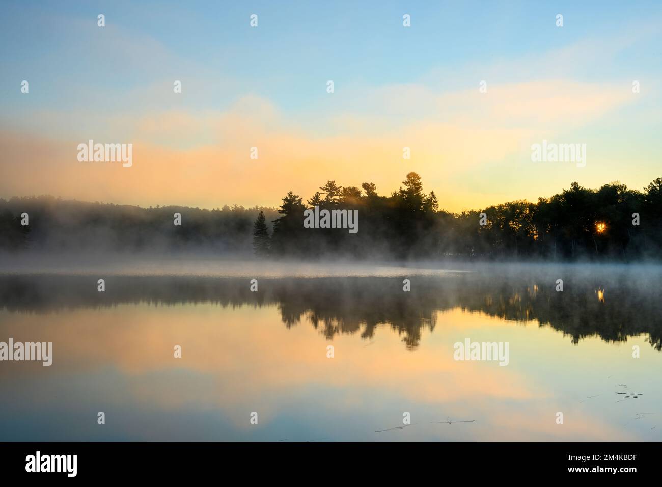 George Lake at Dawn, Killarney Provincial Park, Ontario, Canada Foto Stock