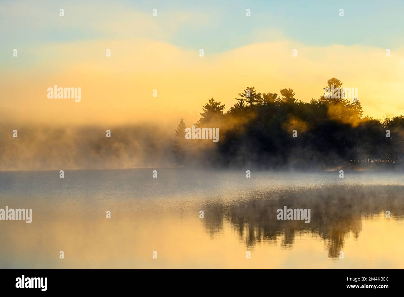 George Lake at Dawn, Killarney Provincial Park, Ontario, Canada Foto Stock